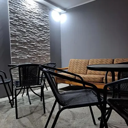 Happy House Apartment